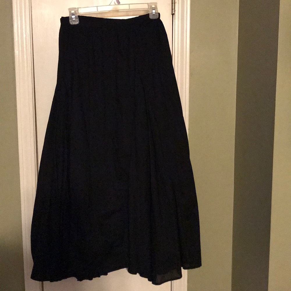 NWT Black skirt, very full
